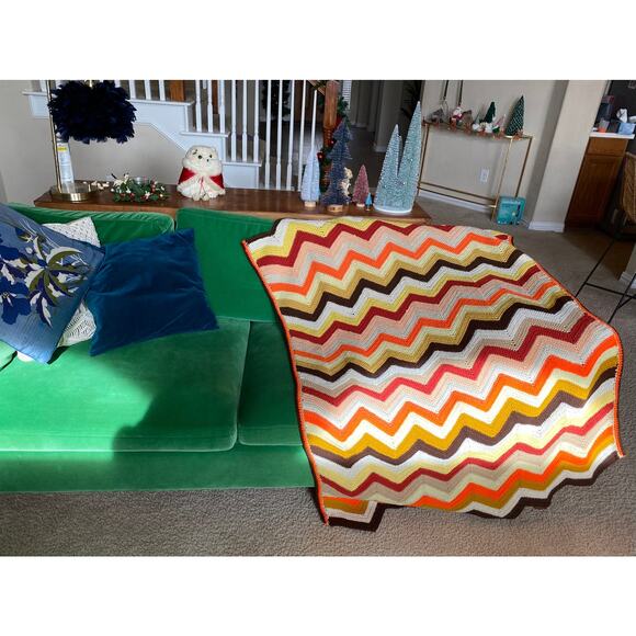 vintage 70s Orange Brown CHEVRON Zig Zag KNIT AFGHAN handmade blanket home decor - Picture 8 of 9